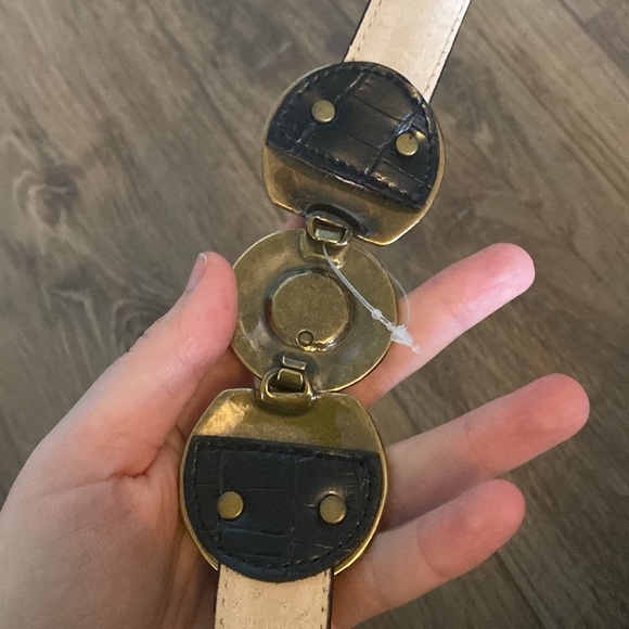 Black Croc Embossed leather ornate clasp belt Sz M/L brass buckle. - Picture 5 of 9